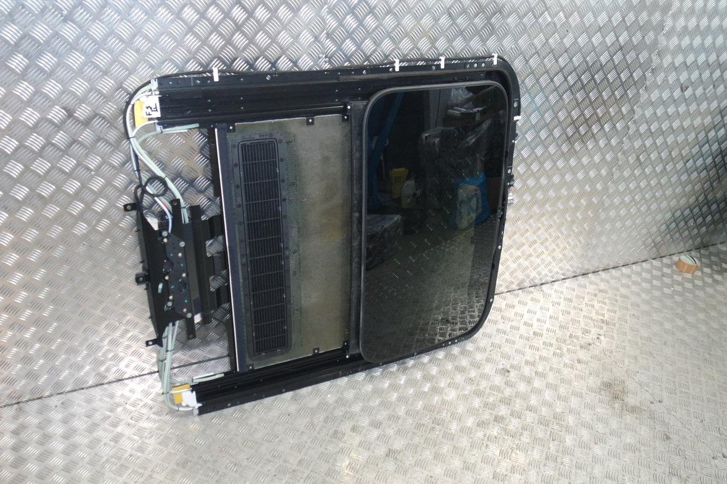 Bentley Flying Spur GT Panorama Sunroof – Complete OEM Assembly – Genuine Mercedes-Benz Parts