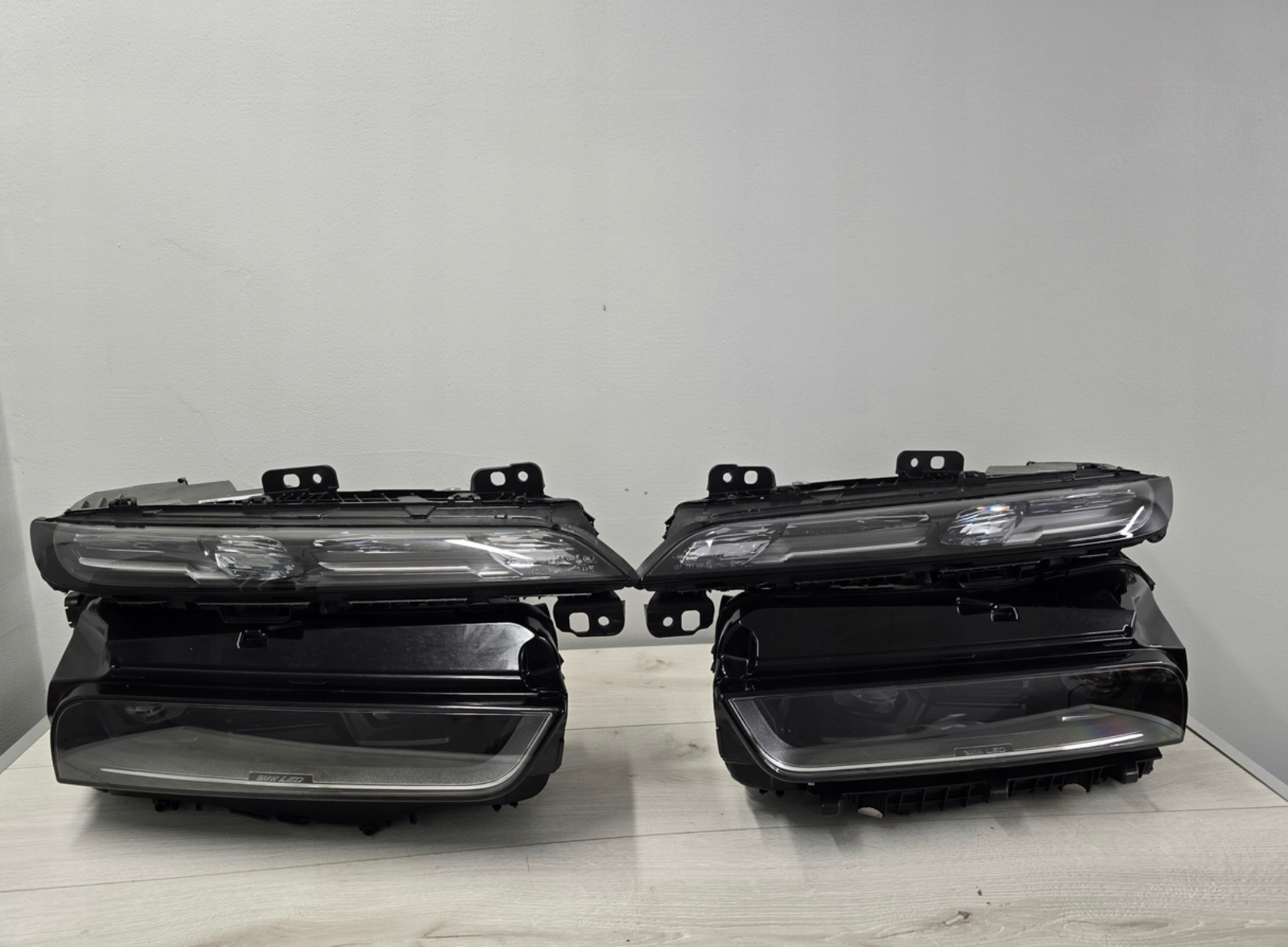 BMW G70 7 Series Full LED Crystal Swarovski headlights – Genuine Mercedes-Benz Parts