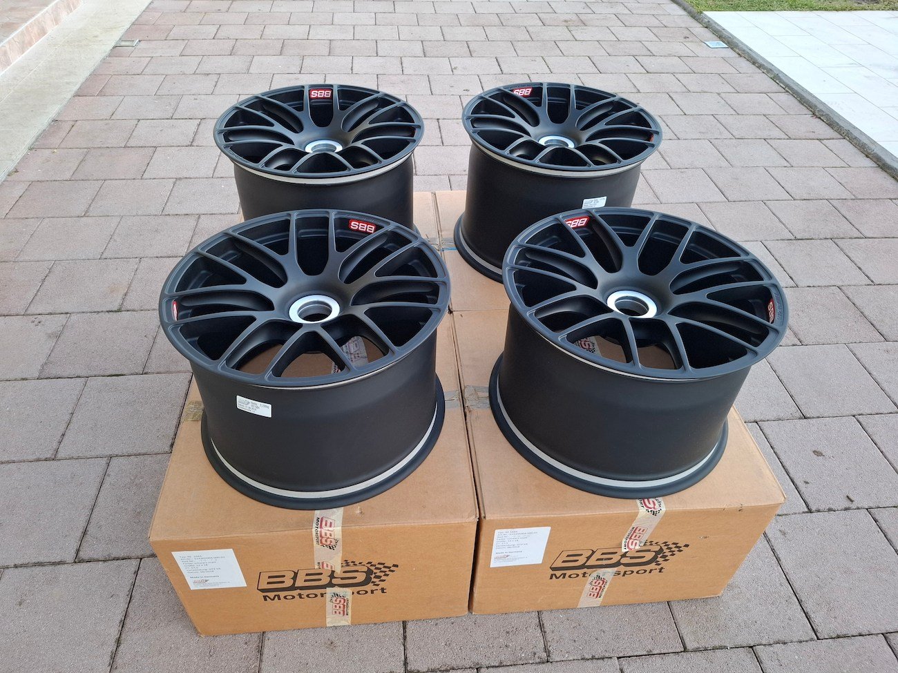 Forged Magnesium 18 Mercedes-AMG GT3 Wheels – Genuine Mercedes-Benz Parts