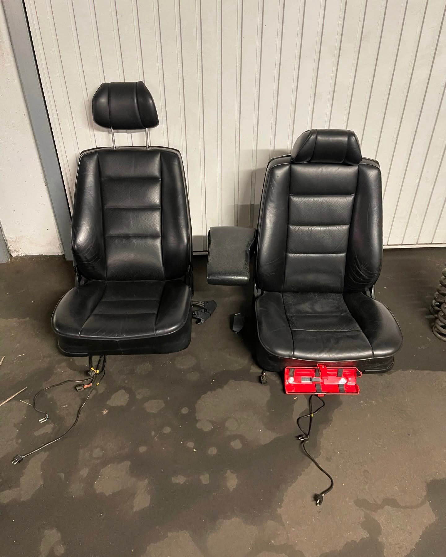 Genuine Mercedes-Benz C126 SEC Coupe Front Seats – Genuine Mercedes-Benz Parts