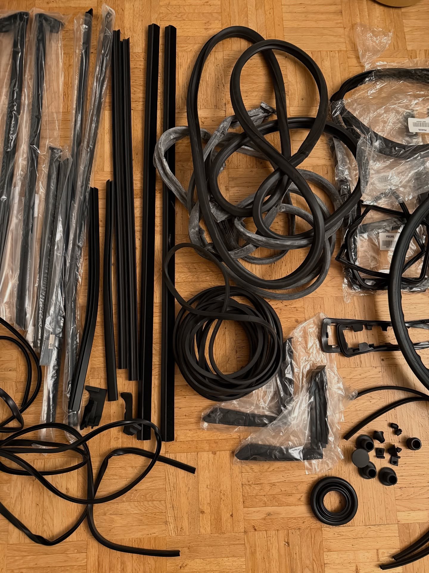 Mercedes-Benz C126 SEC Body Sealing Set – Genuine Mercedes-Benz Parts