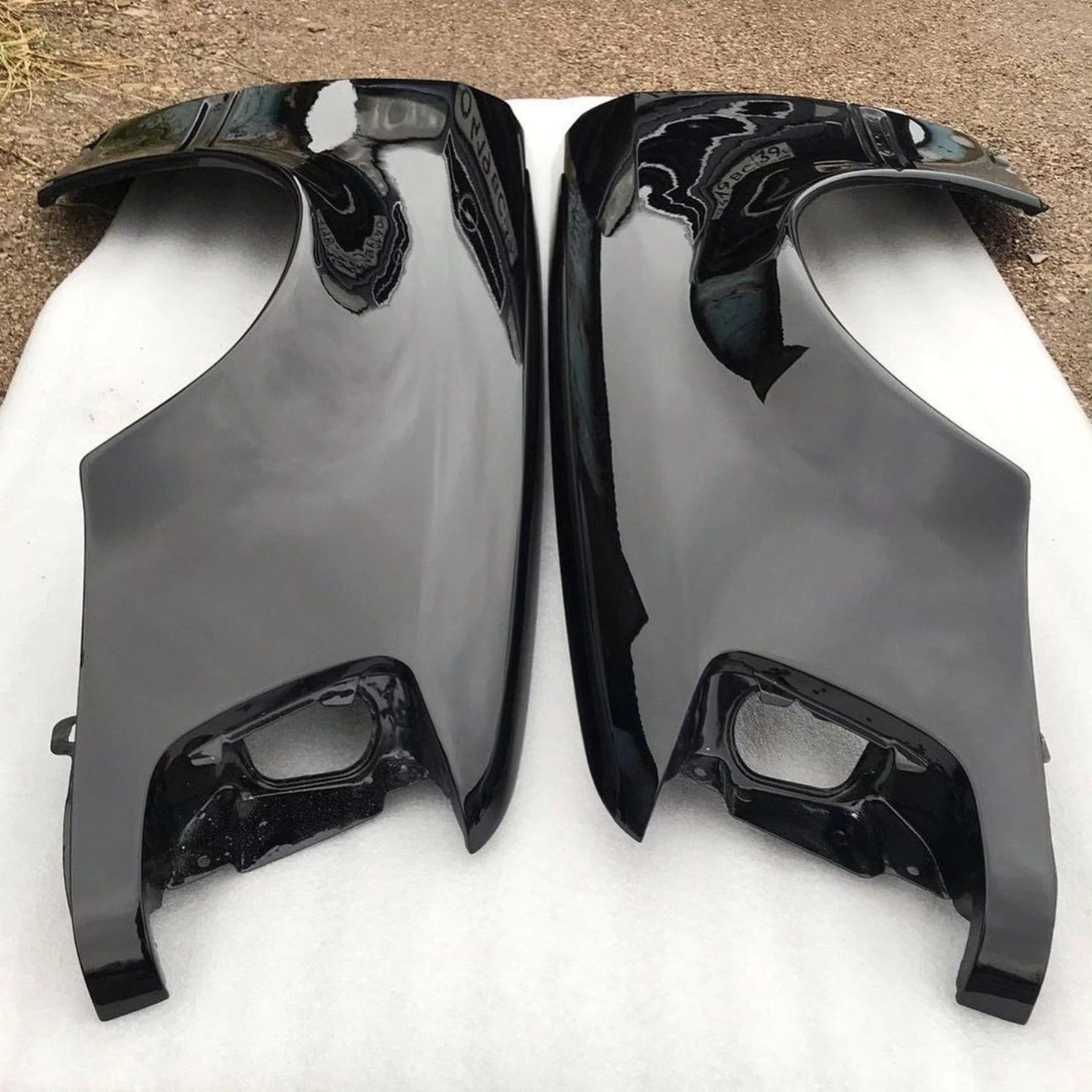 Mercedes-Benz W124 E500 Original Metal Front Fenders – Genuine Mercedes-Benz Parts