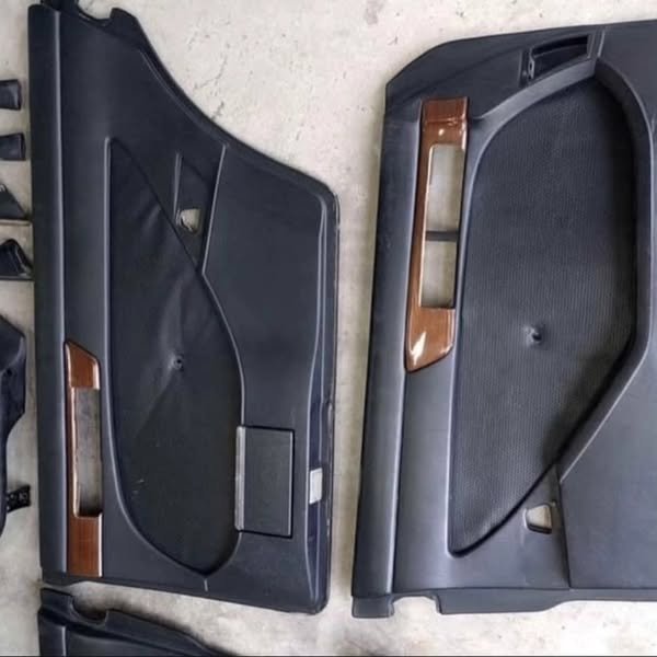Mercedes-Benz W126 Door Panels – Genuine Mercedes-Benz Parts