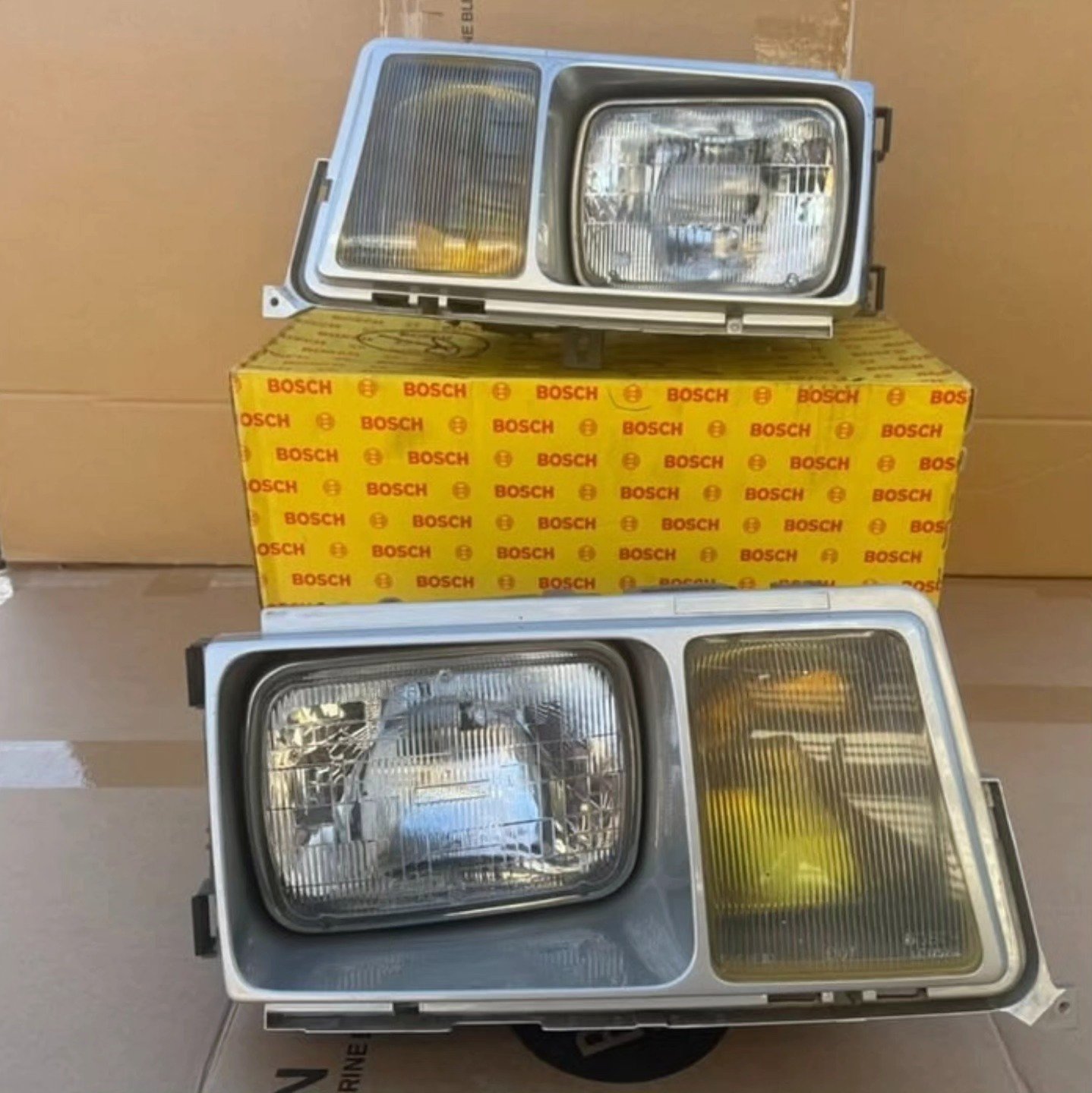 Mercedes-Benz W201 190E US-Spec Headlight Set – Genuine Mercedes-Benz Parts