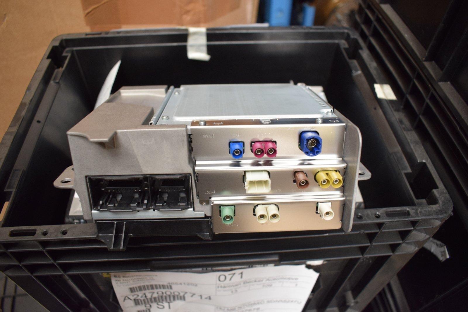 Mercedes COMAND Unit – Sprinter W907 / W118 / W243 / W247 – OEM – Genuine Mercedes-Benz Parts