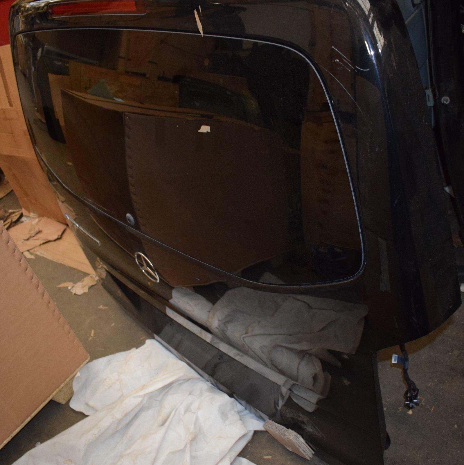 Mercedes W447 Tailgate – Genuine Mercedes-Benz Parts