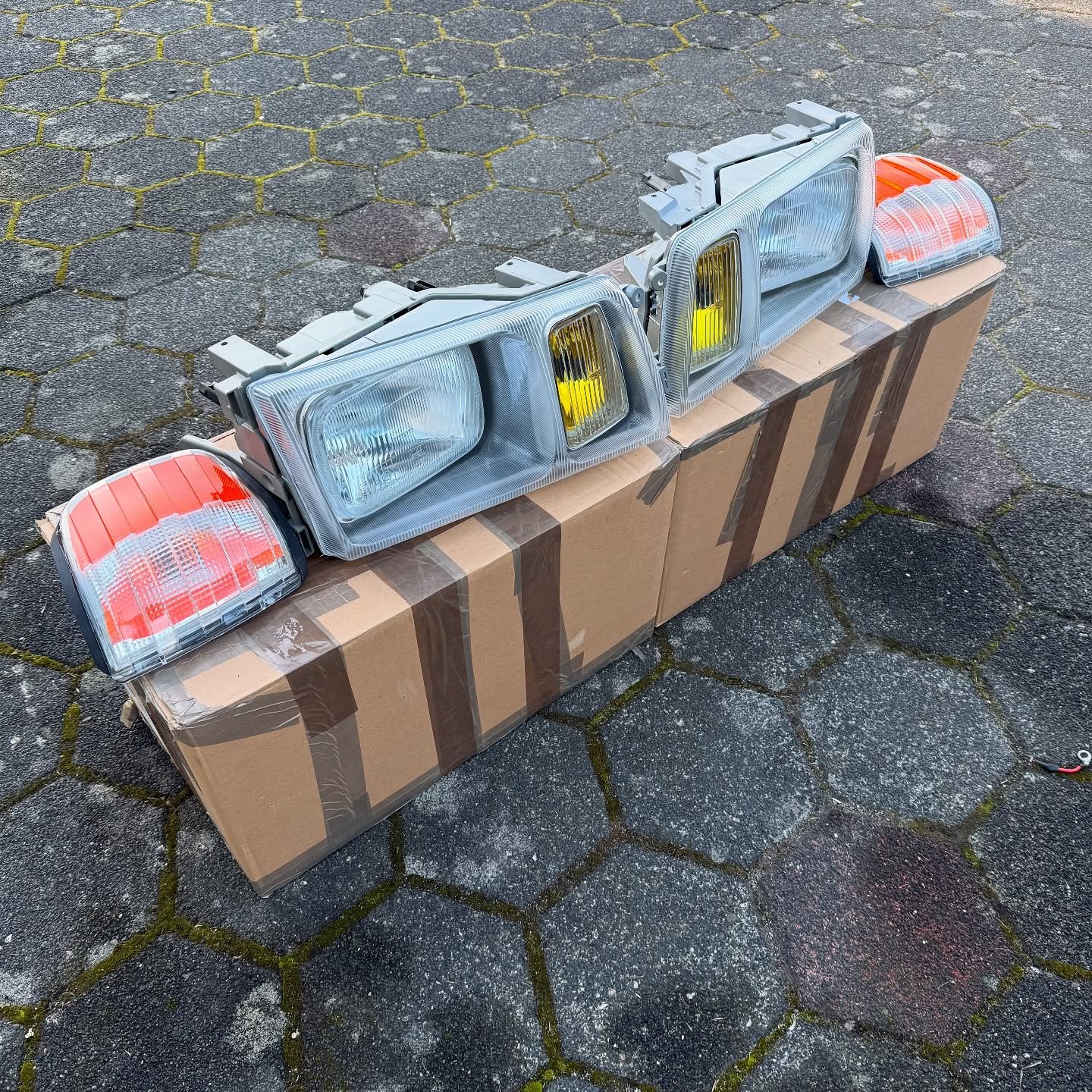 NOS Headlights W126 SEL & SE – Genuine Mercedes-Benz Parts