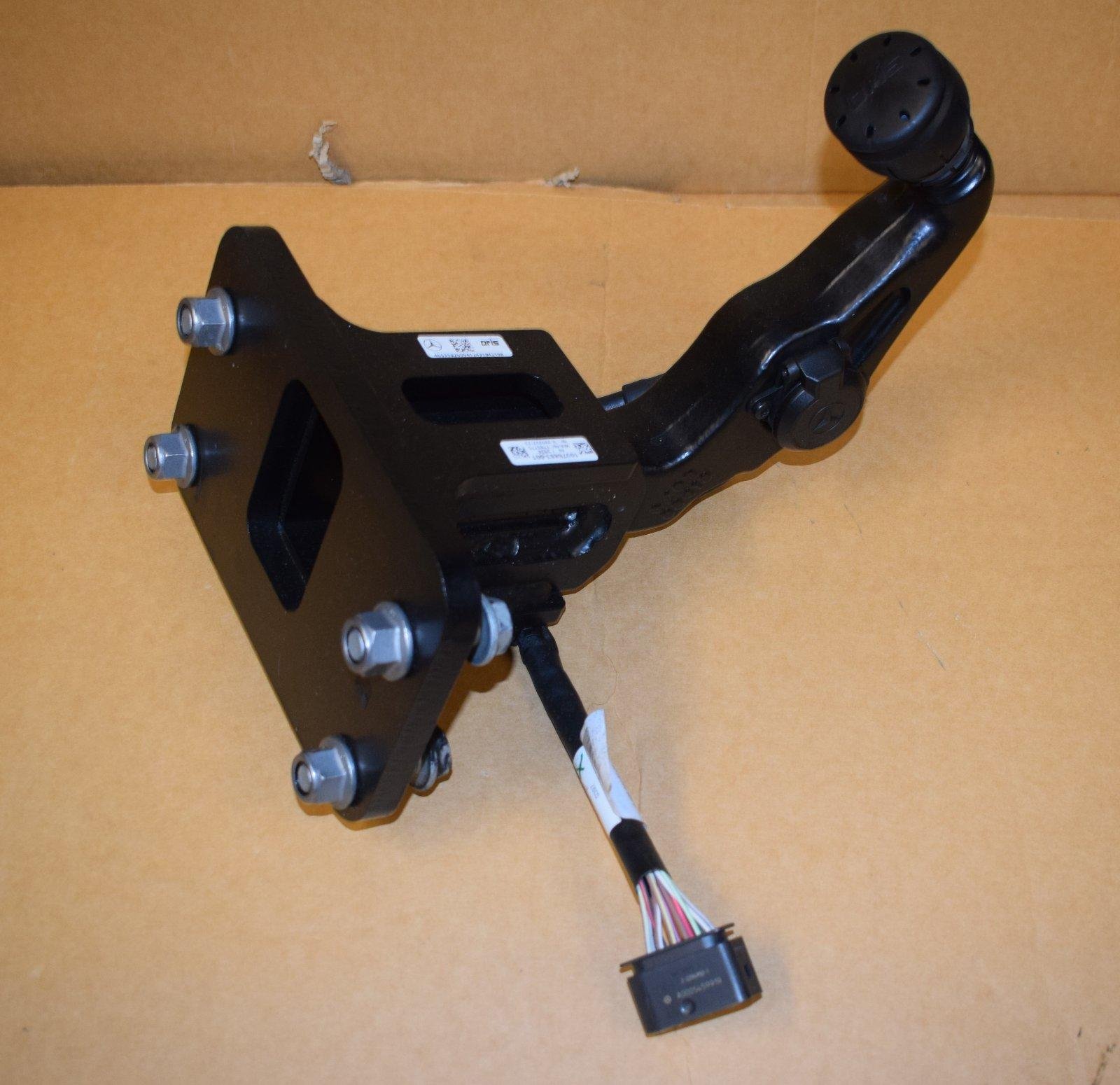 Original Mercedes AMG G-Class Trailer Coupling – Genuine Mercedes-Benz Parts