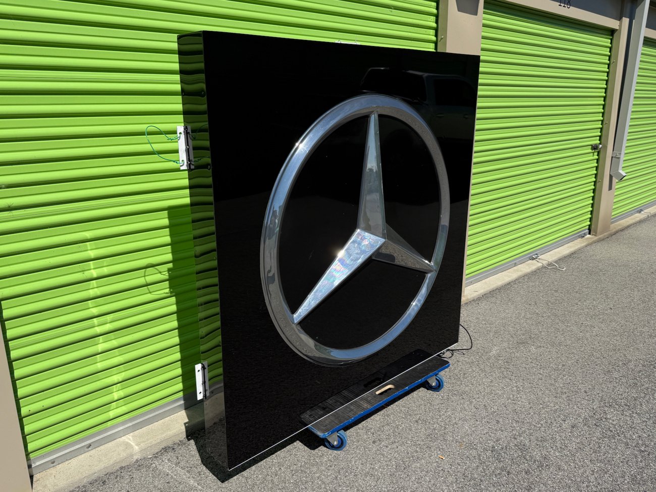 Original Mercedes-Benz Illuminated Dealer Logo Sign – Genuine Mercedes-Benz Parts