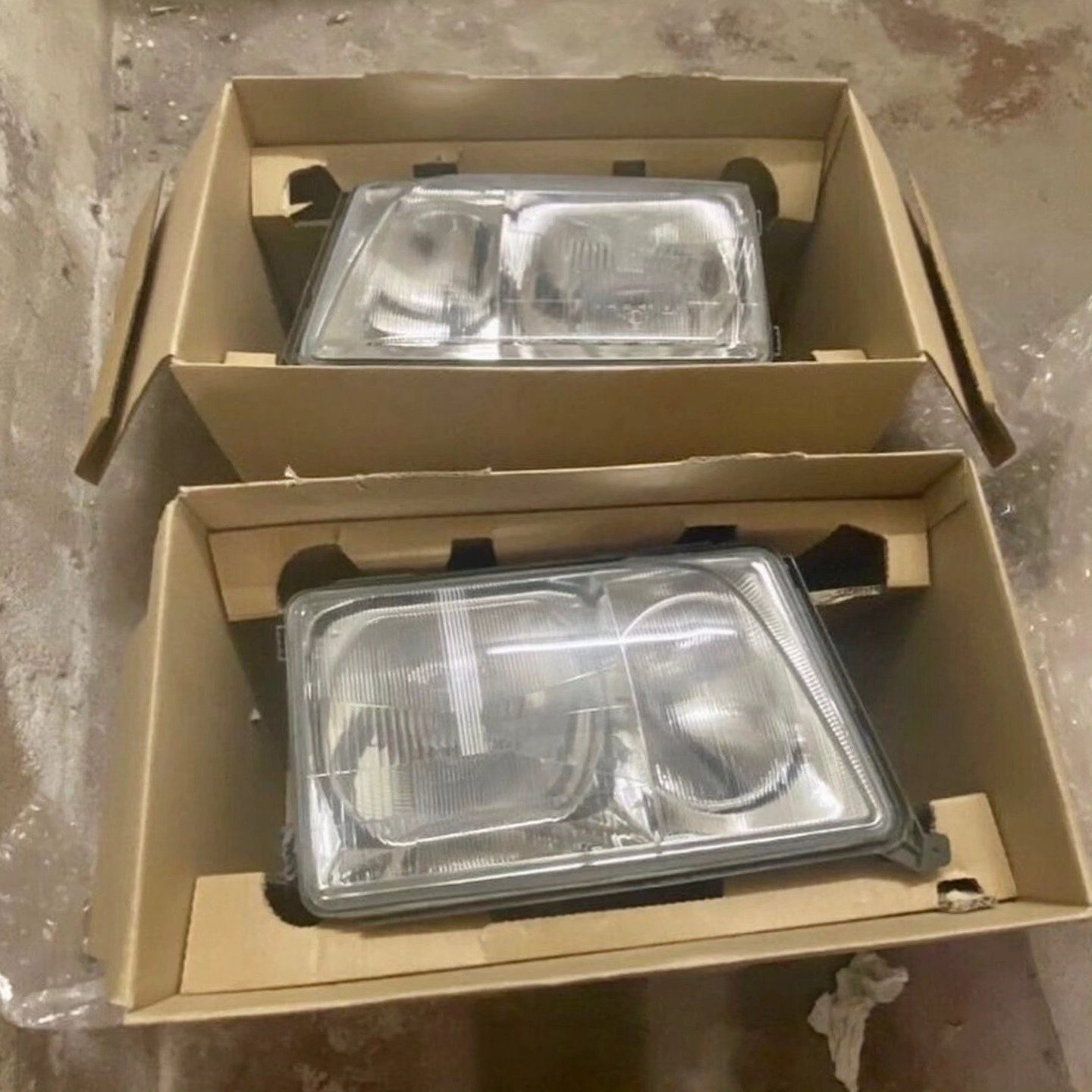 Original Mercedes-Benz W124 E500 Headlights – Genuine Mercedes-Benz Parts