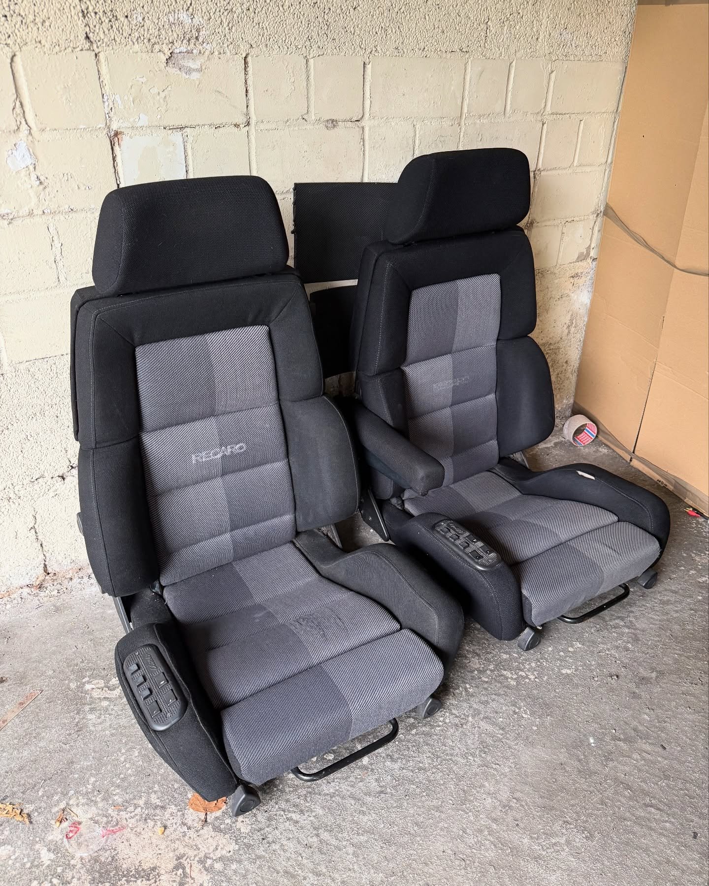 Recaro Classic Seats with Armrest – Genuine Mercedes-Benz Parts