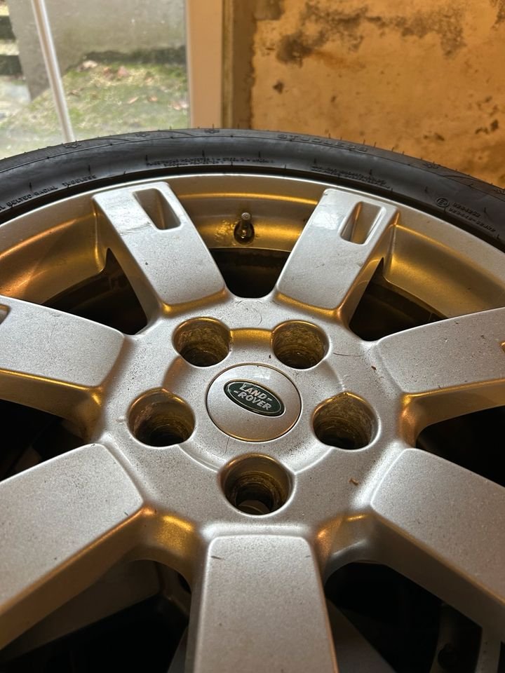 Land Rover Range Rover 4 Reifen, 5 Lochfelge, Aluminium