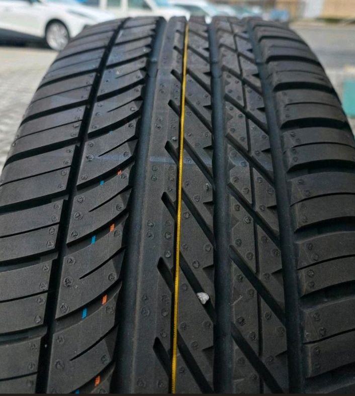 Land Rover Range Rover Velar Felgen Allwetterreifen 255/50 R20