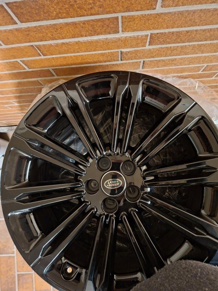 Land Rover Range Rover Velar Felgen Allwetterreifen 255/50 R20