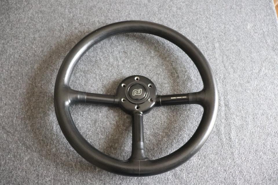 MOMO Porsche Design Lenkrad 365 mm – original – mit pd-Hupenknopf