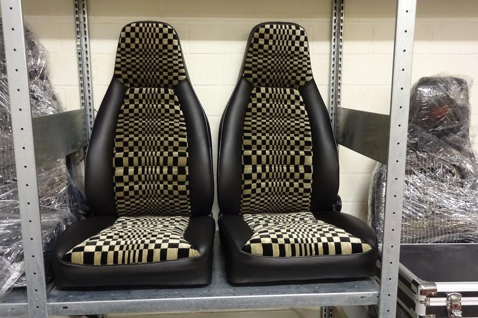 Porsche 76-85 Sitze neu beziehen in Pascha ab Lager im AT