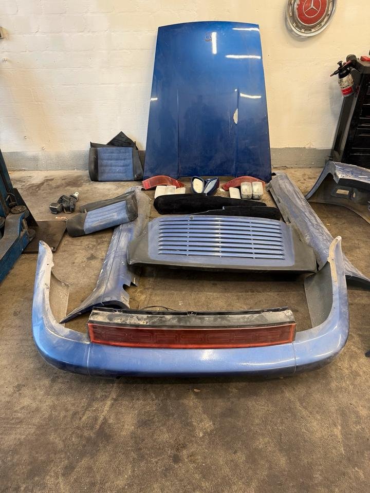 Porsche 911 Karosserie Teile und Sitze von 1987