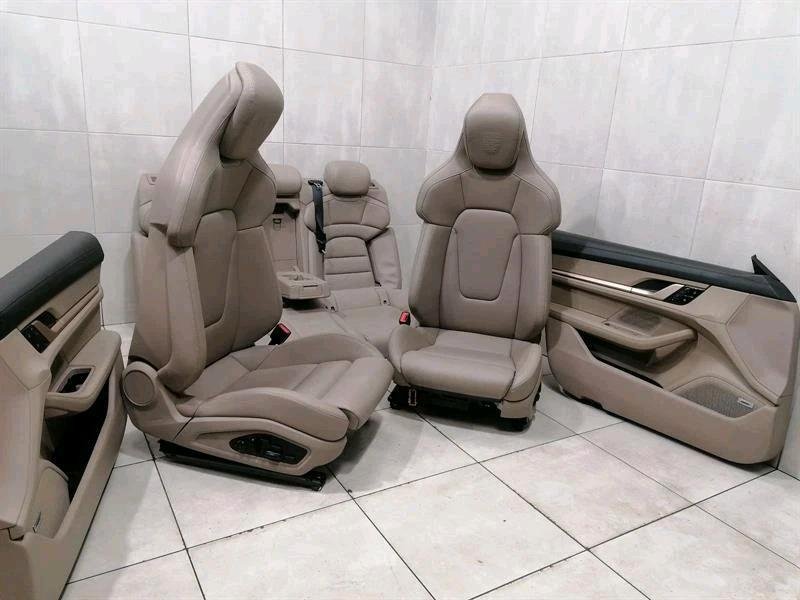 PORSCHE TAYCAN 9J 2021 18-weg Exclusive sitze