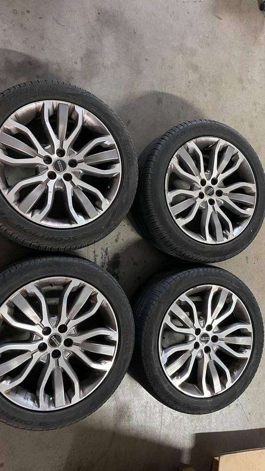 Range Rover 21 Zoll Felgen mit Reifen 275/45R21 Pirelli 600€VB