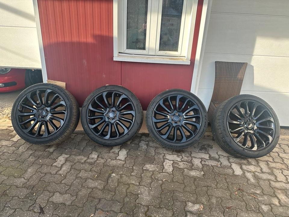 Range Rover Felgen 275 40 22 Schwarz