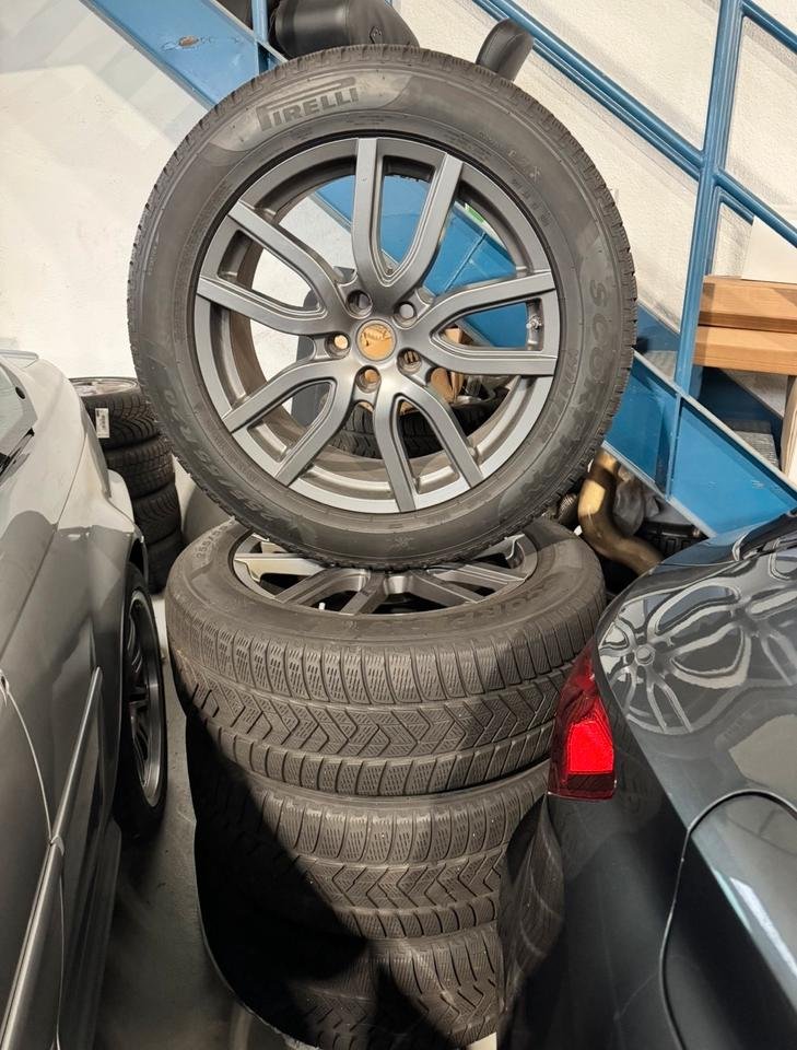 Range Rover Felgen mit Winterreifen