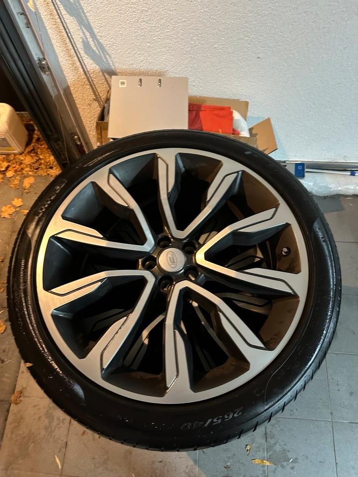 Range Rover Velar Felge 22 Zoll mit Reifen silber-schwarz