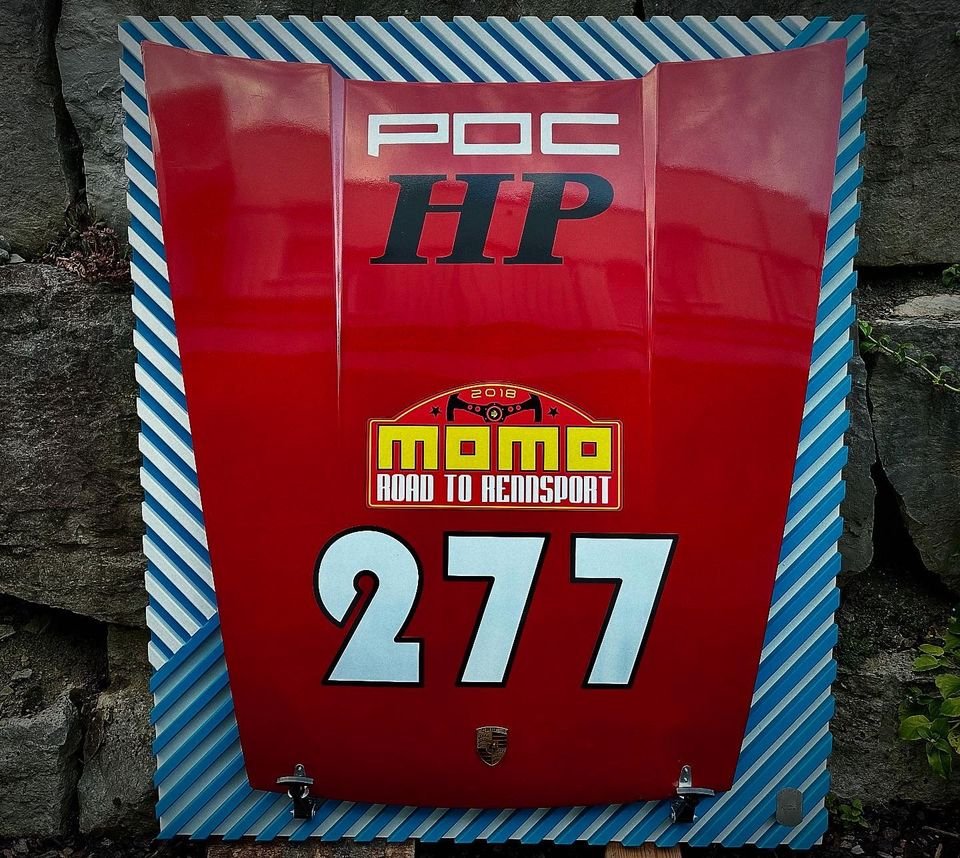 Wandbild aus Porsche 964er Fronthaube