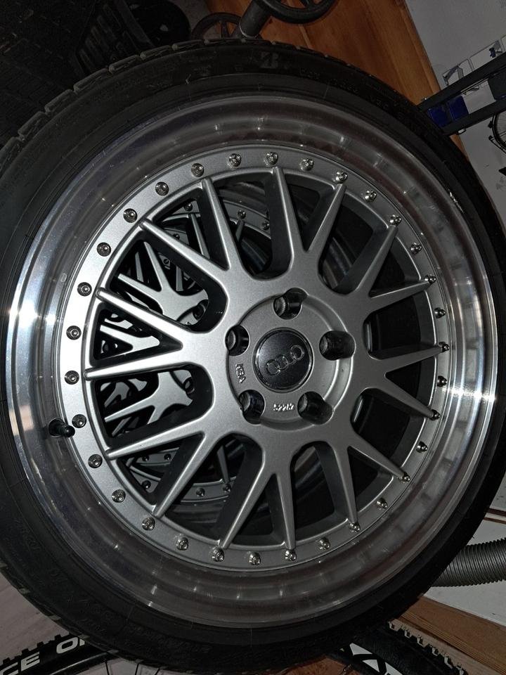 4 TEC WHEELS ALUFELGEN/ Audi-NABENDECKEL-215/40R18 Reifen