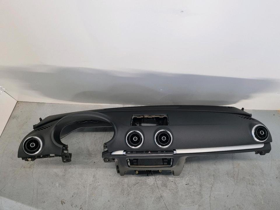 Audi A3 8V Amaturenbrett Dashboard 8V1858041