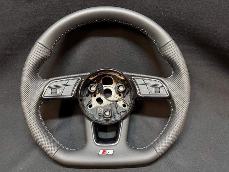 Audi A4 A5 Lenkrad Lederlenkrad abgeflacht graue Naht 8W0419689A