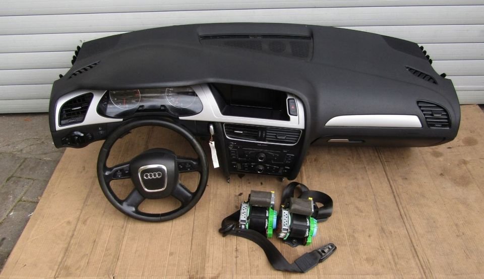 Audi A4 B8 Armaturenbrett Cockpitt Lenkrad