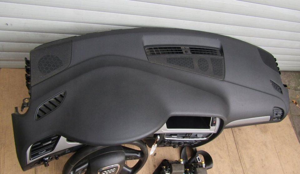 Audi A4 B8 Armaturenbrett Cockpitt Lenkrad