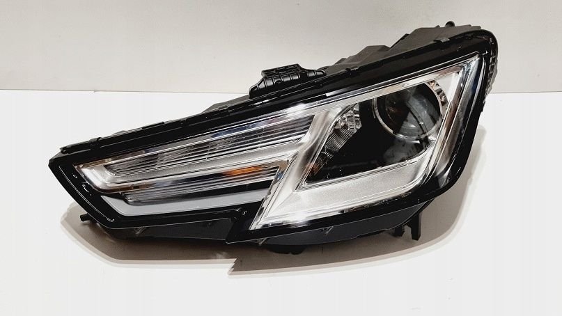 AUDI A4 B9 SCHEINWERFER LINKS XENON 8W0941005 HEADLIGHT