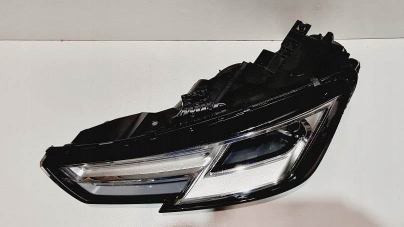 AUDI A4 B9 SCHEINWERFER LINKS XENON 8W0941005 HEADLIGHT