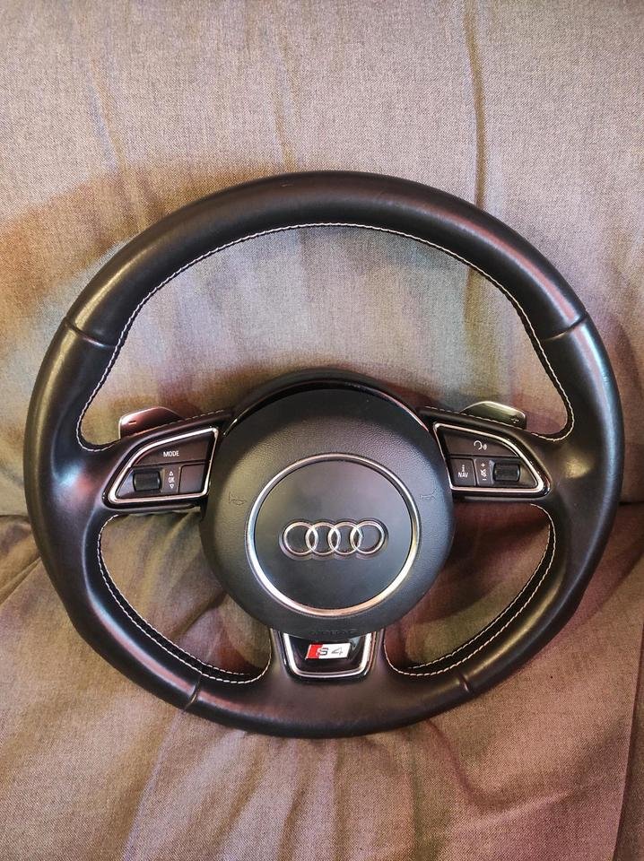 Audi A4 S4 B8 A5 8T Q5 8R Lenkrad mit Schaltwippen S-Line