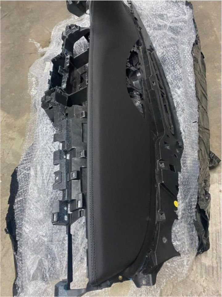 Audi A8 4D Armaturenbrett Leder Schwarz Schalttafel Dashboard