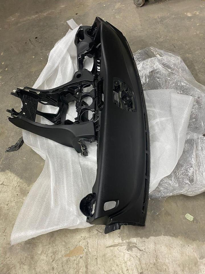 Audi A8 4D Armaturenbrett Leder Schwarz Schalttafel Dashboard