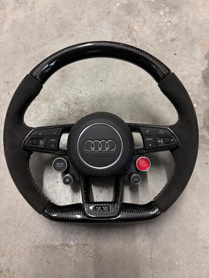 Audi R8 Lenkrad Alcantara Carbon weiße Nähte mit Airbag