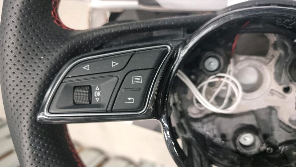 Audi RS3 8V Forged Carbon Lenkrad m Spange Paddles Taster Airbag