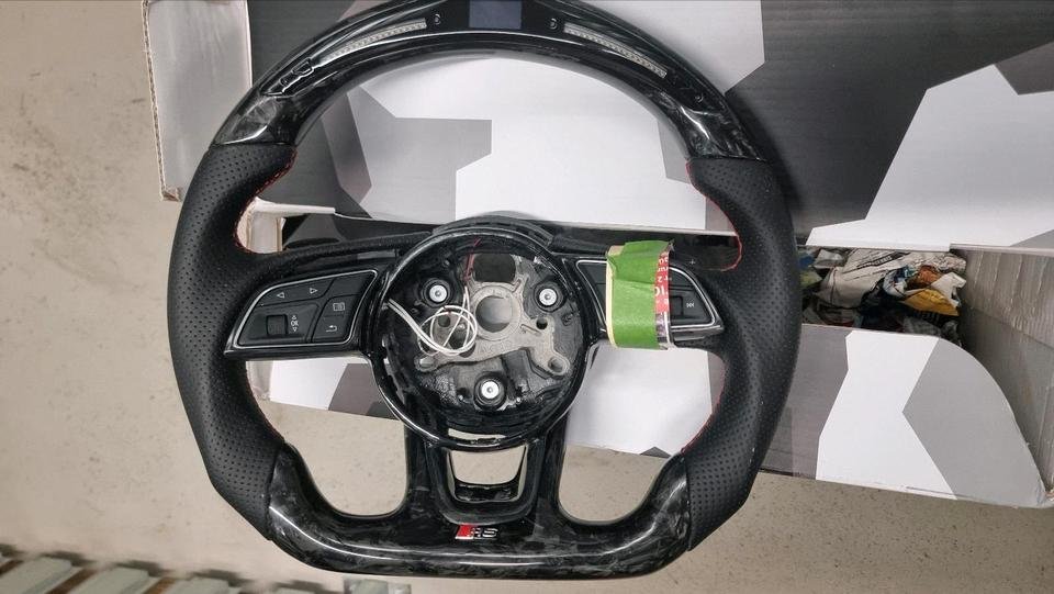 Audi RS3 8V Forged Carbon Lenkrad m Spange Paddles Taster Airbag