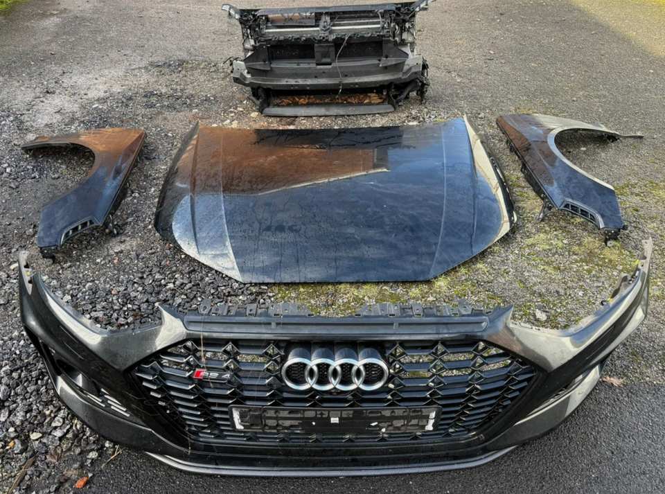 Audi RS4 B9 Frontpaket Motorhaube Stoßstange Scheinwerfer Matrix
