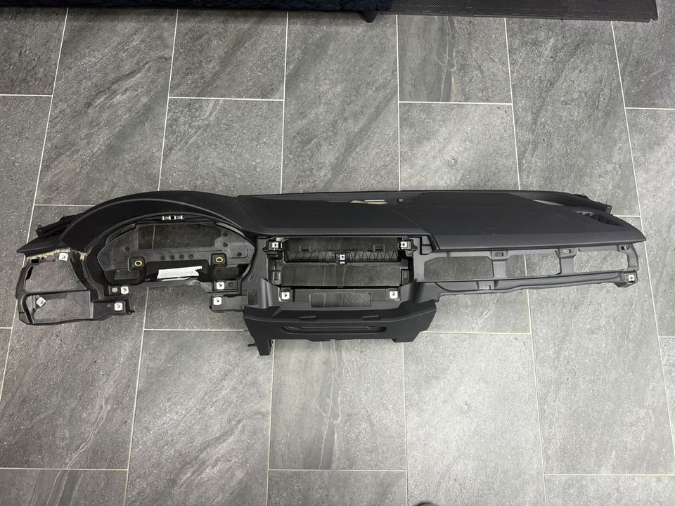 Audi RS5 Armaturenbrett Dashboard schwarz mit Head-Up Display