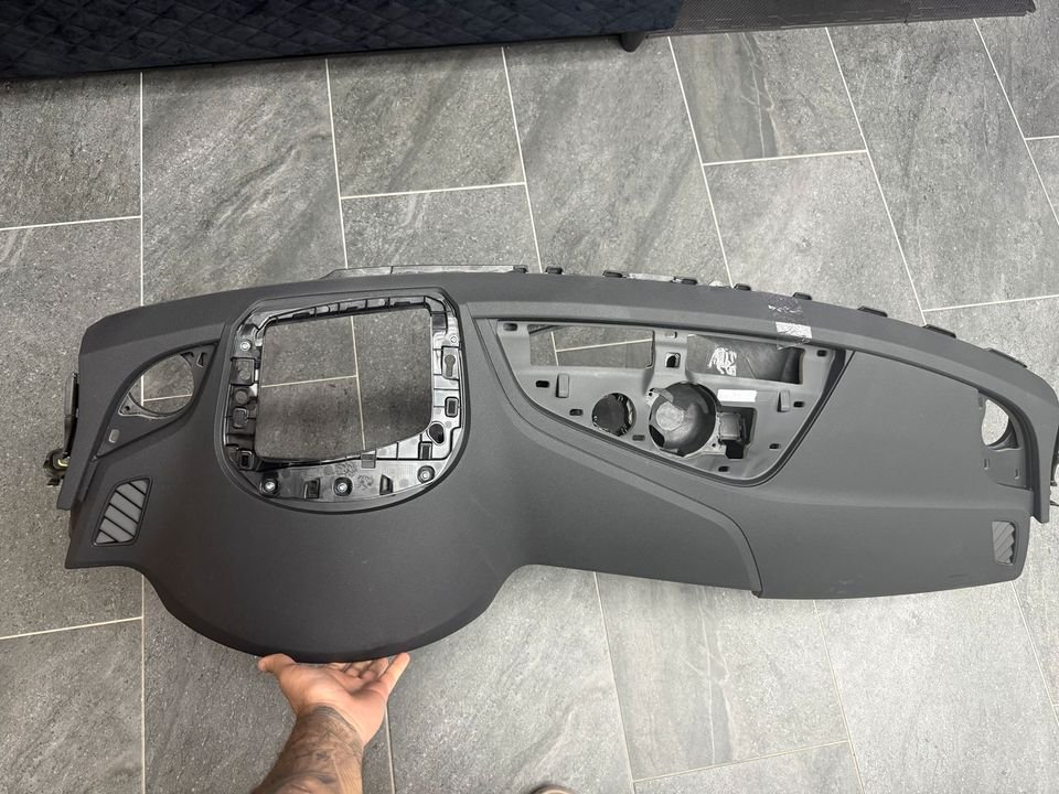 Audi RS5 Armaturenbrett Dashboard schwarz mit Head-Up Display