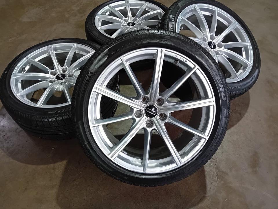 Audi RS5 Armaturenbrett Dashboard schwarz mit Head-Up Display