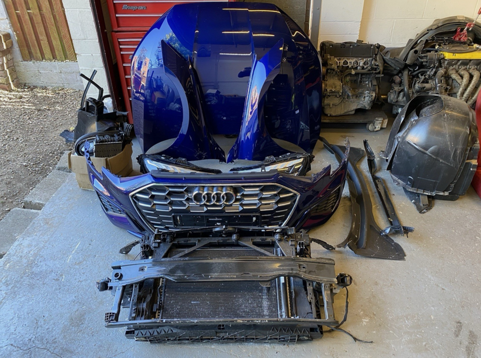 Audi S3 8Y Frontpaket Stoßstange Motorhaube Scheinwerfer Kühler