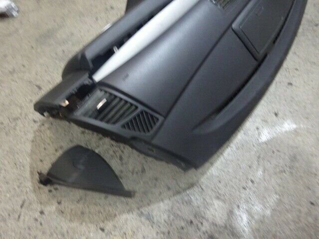 BMW 1er E81 E87 LCI Armaturenbrett Lenkrad Dashboard Cockpit