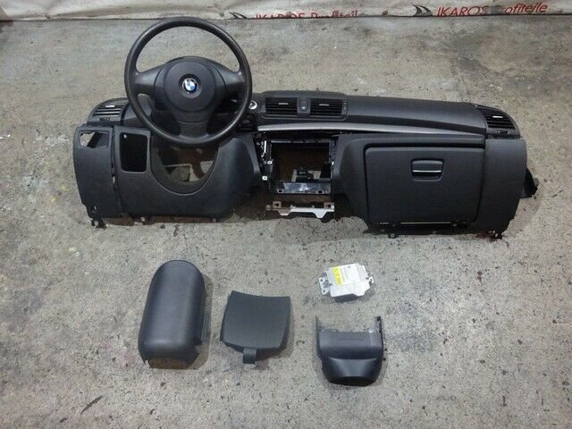 BMW 1er E81 E87 LCI Armaturenbrett Lenkrad Dashboard Cockpit
