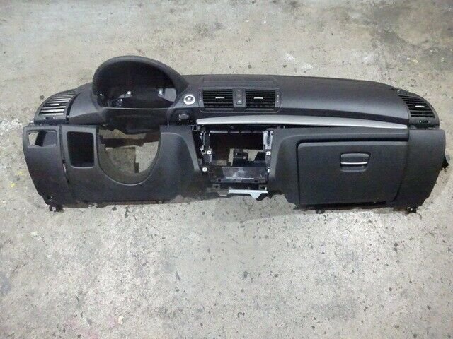 BMW 1er E81 E87 LCI Armaturenbrett Lenkrad Dashboard Cockpit