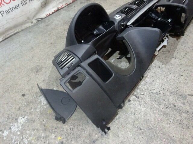 BMW 1er E81 E87 LCI Armaturenbrett Lenkrad Dashboard Cockpit