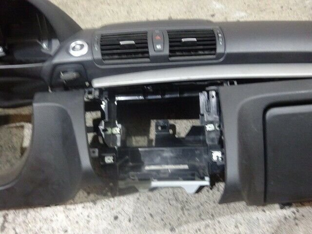 BMW 1er E81 E87 LCI Armaturenbrett Lenkrad Dashboard Cockpit